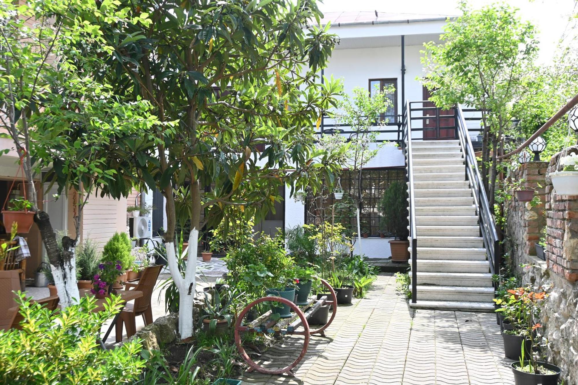 Jerusalem Hotel Kutaissi Exterior foto